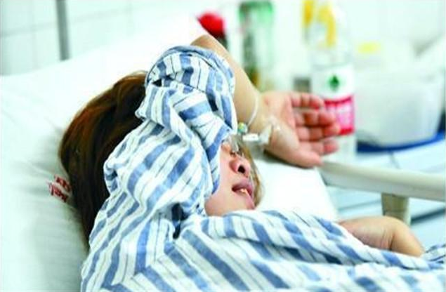 女大学生凌晨宿舍内生子，一个9斤重男孩，舍友：不是第一胎了