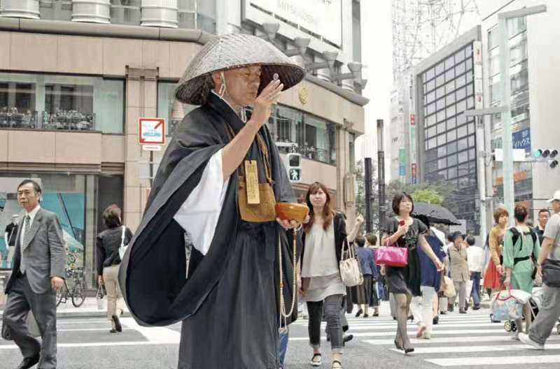 美文欣赏：孙虎林《 在东京，偶遇祈福僧 》