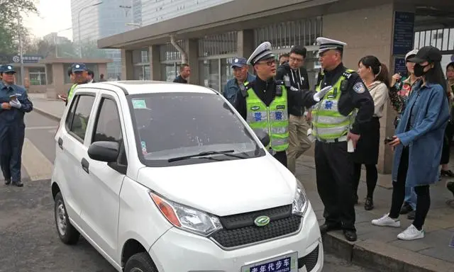 摩托车、电动车、三轮车、低速车，上牌、驾照、保险，一次搞清楚