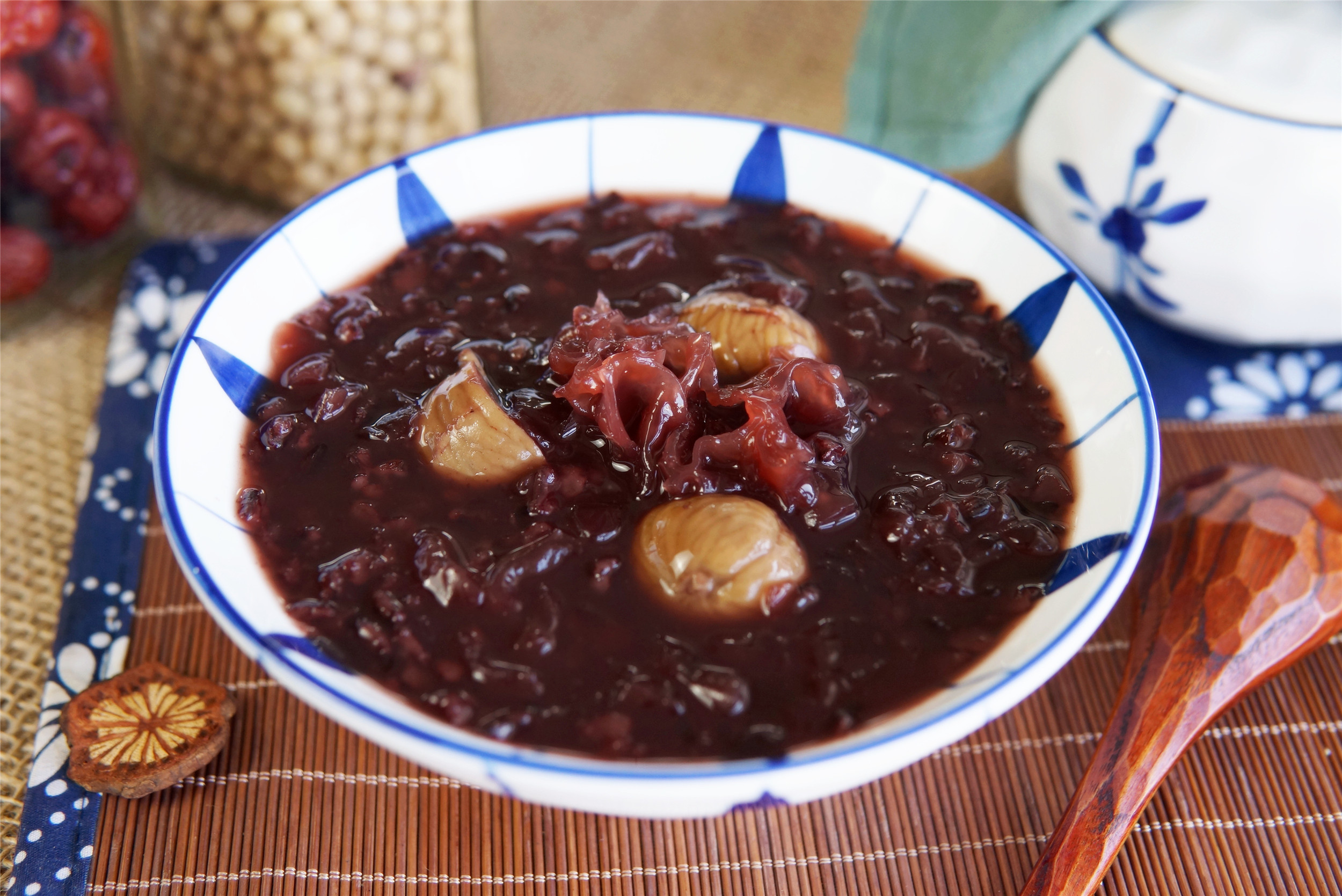 一,板栗银耳黑米粥