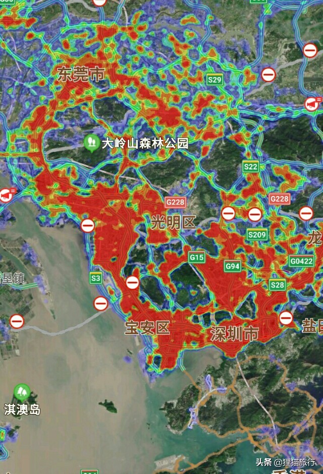 广州和佛山已经完全同城化了,广佛的热力图摊开的面积非常大,红色区域