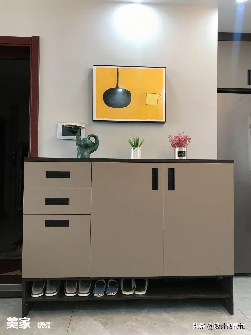 进门即厅客厅装修效果图，现代简约风格设计展示