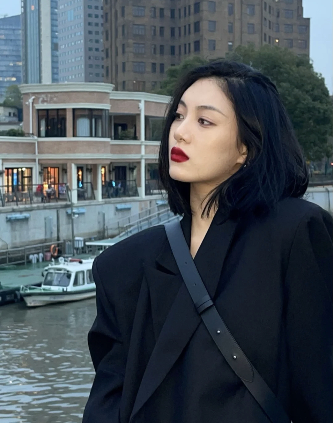 女士冬季口红推荐：十大必备品牌精选，温暖冬日一抹亮色