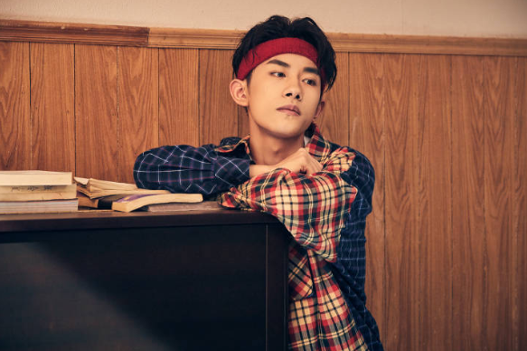 易烊千玺偏科严重，数学100分，网友看到英语成绩：体育老师教的