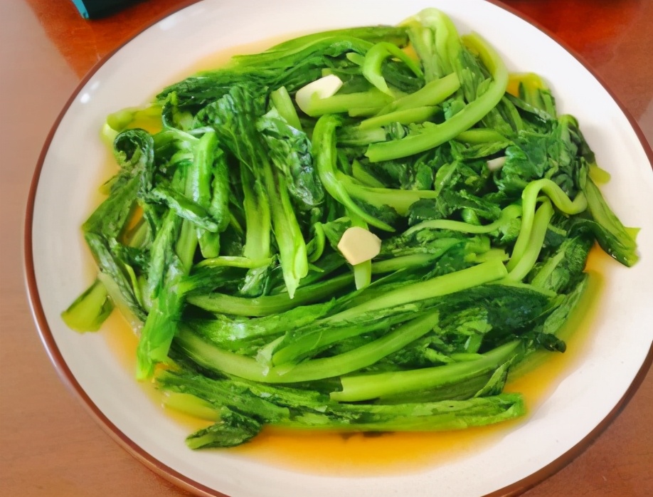 清炒油麦菜,不可直接下锅炒,大厨说多加1个步骤,脆爽不发黄