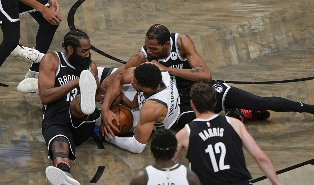 为什么nba不包夹杜兰特(所以，为什么不给杜兰特叫个暂停呢？)