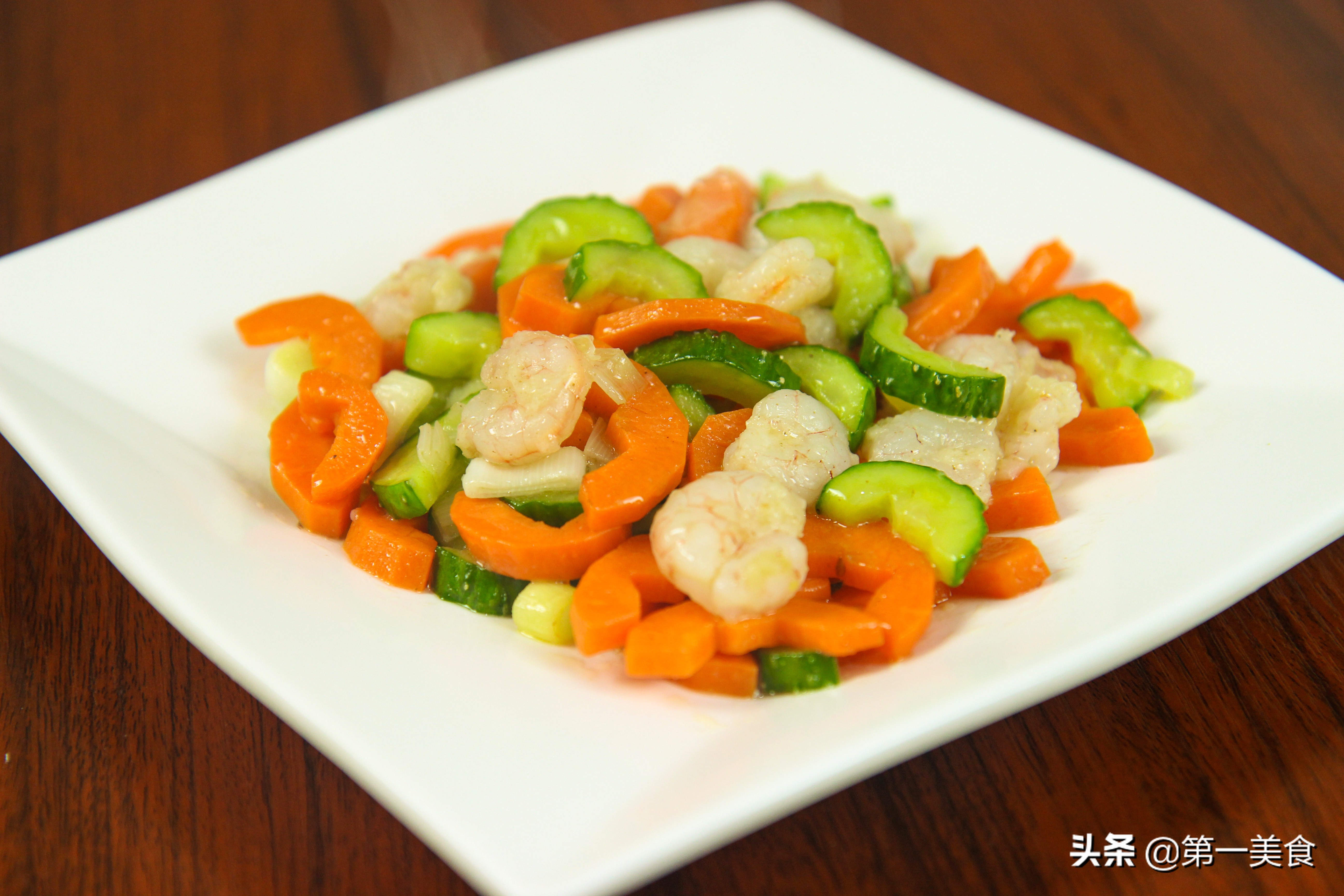 虾仁加淀粉,口感爽滑,教你在家做三色虾仁,老少皆宜,很受欢迎