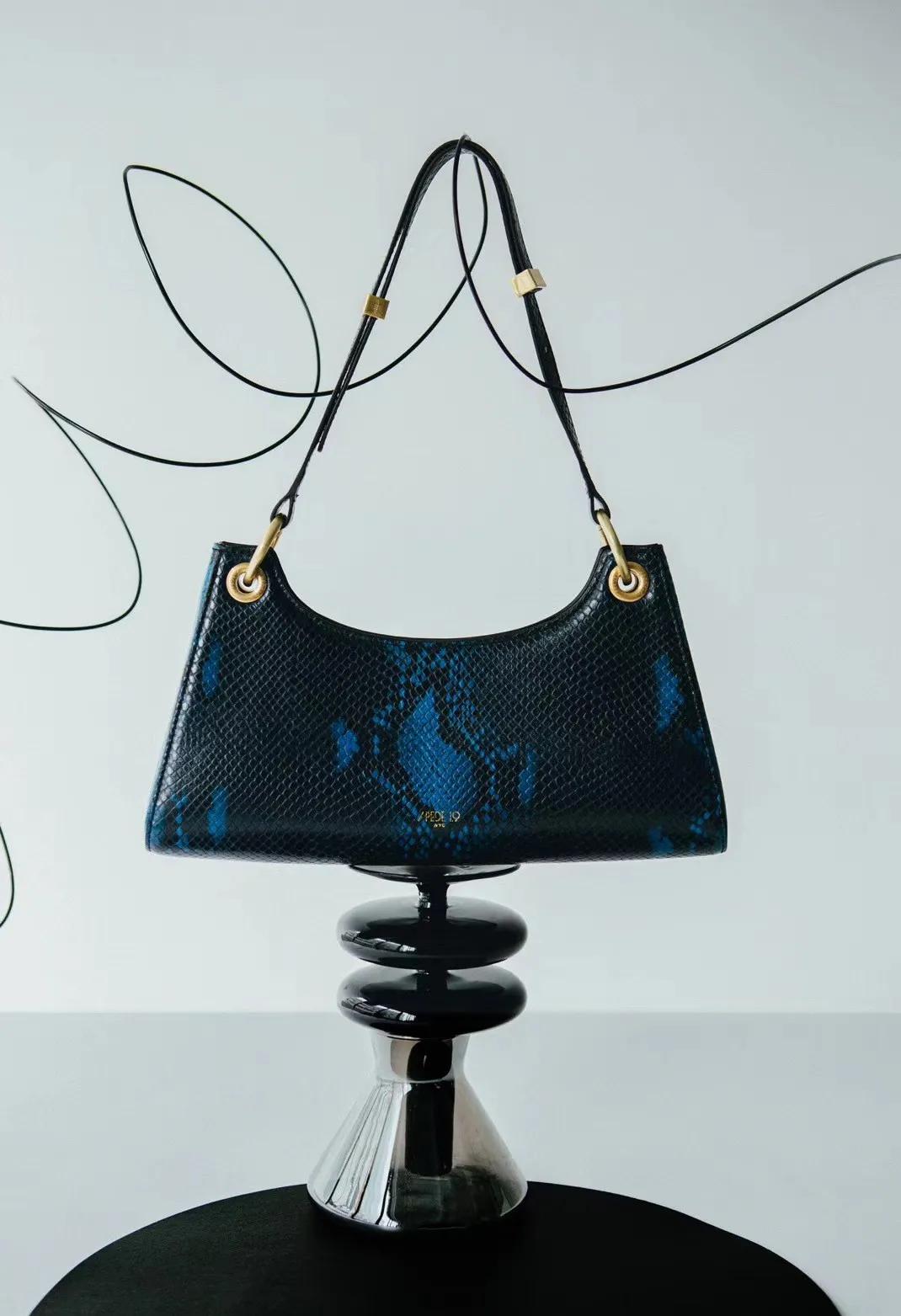 2021年最值得入手的14款包包，背十年都不会过时