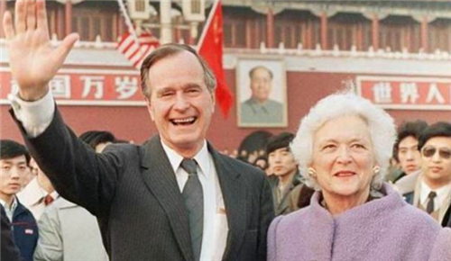 70年代，布什总统让夫人在北京停留13个月，特别喜欢全聚德北京烤鸭。