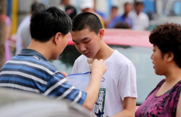 2021年高考分数线发布，文理科近百分之差，考生：学文的我太难了