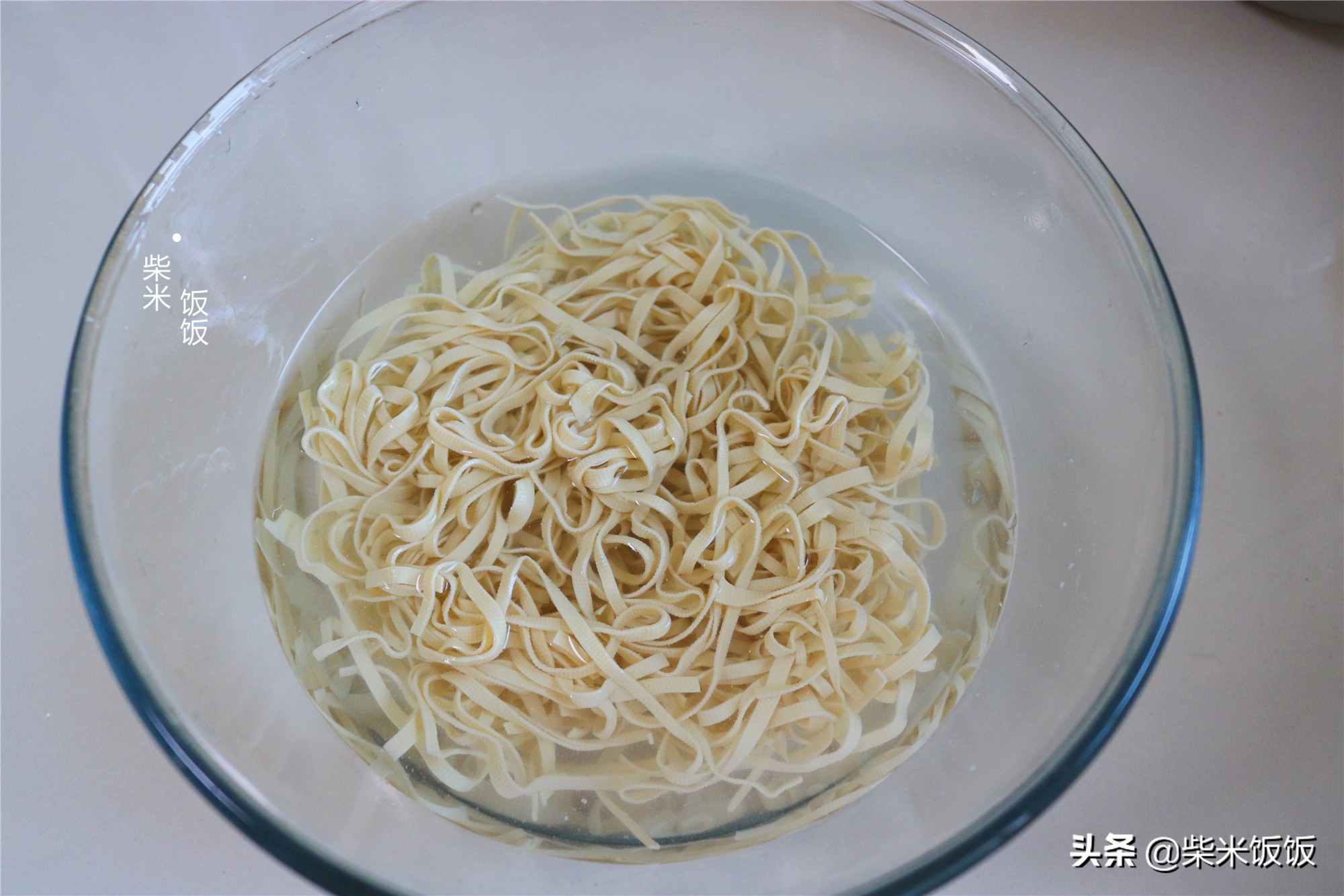 夏天最受欢迎的豆腐皮吃法，一煮一拌就上桌，软嫩入味特好吃