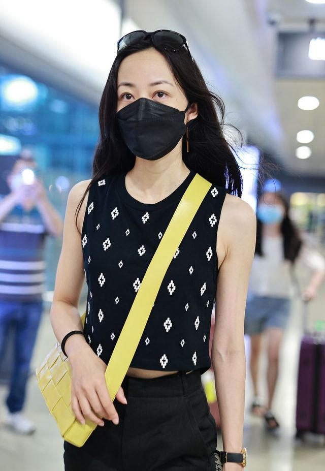 一件无袖背心搭配五分裤(一件无袖背心搭配五分裤图片)