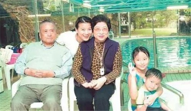 白手起家的穷小子邱德根，痛失爱妻后娶了小姨子，后患上老年痴呆