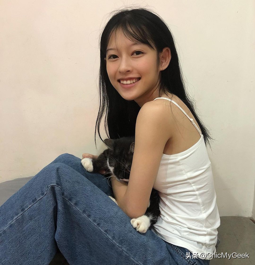 越南模特撞脸章子怡爆红！极品氛围美女，一张会说故事的清冷脸