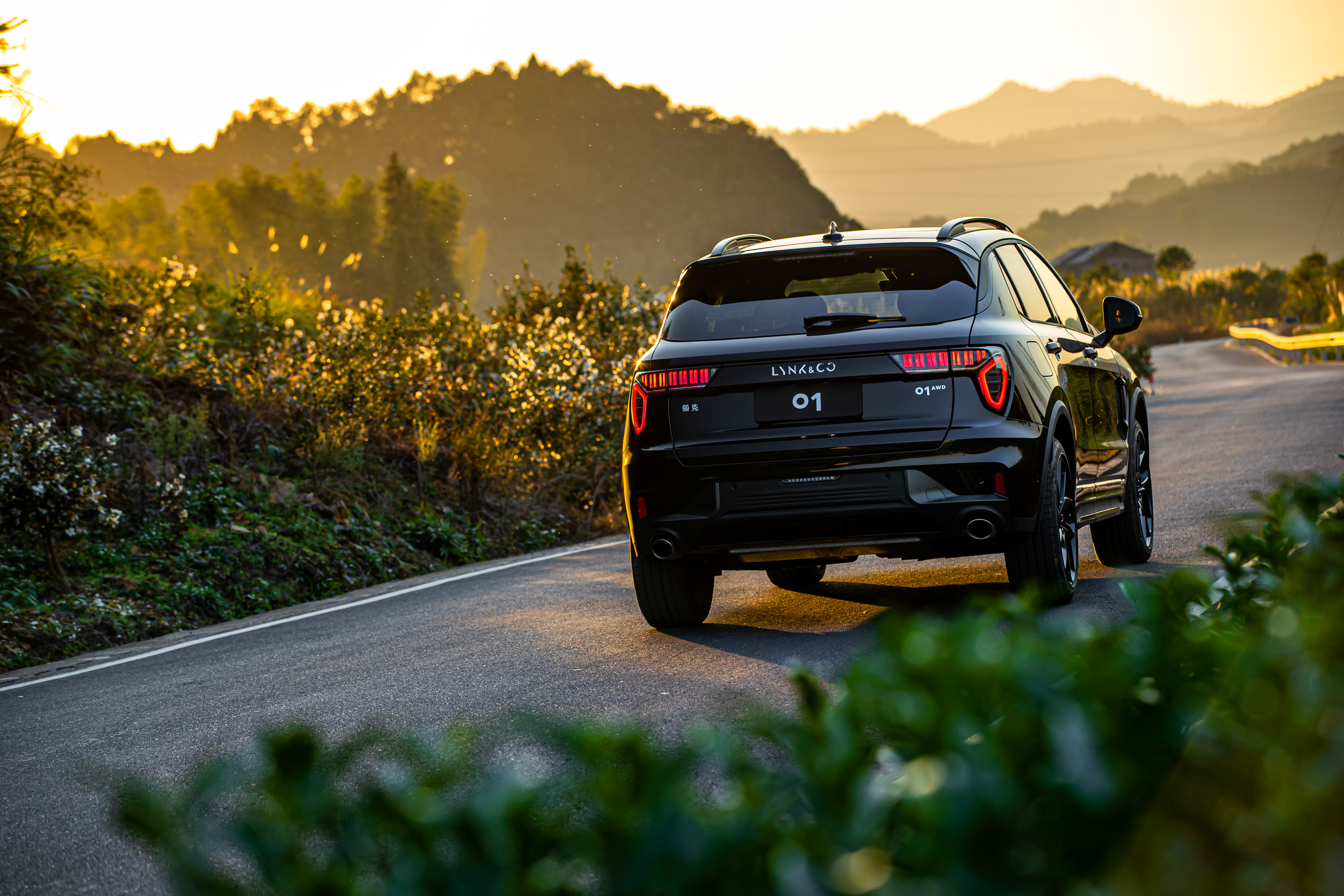 20万买2.0T+8AT+四驱？正面硬刚合资SUV 试驾2021款领克01