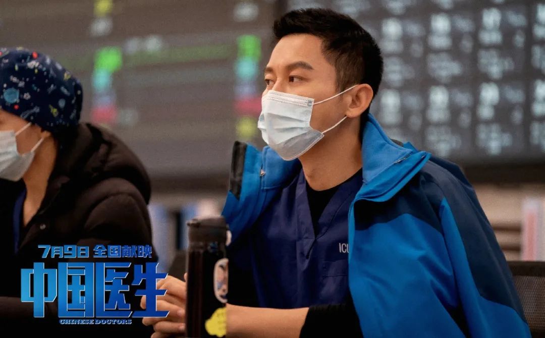 李晨是男四号;1999年的《刑警本色》,男主角是王志文,李晨是