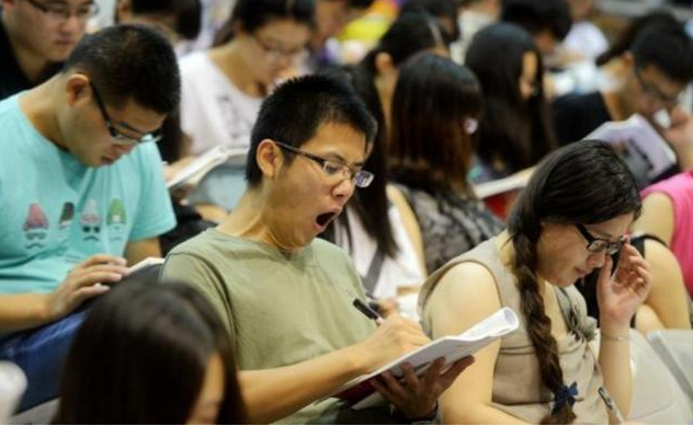 降维打击！新高考女生“完胜”男生，学霸性别论的天平向女生倾斜