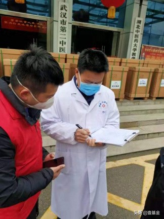 第十六批物资5万个医用面罩、60万只医用外科口罩支援一线