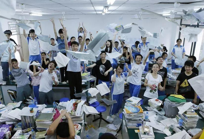 谁说高考结束就轻松了？考生要准备“两证三考”，上大学才更轻松