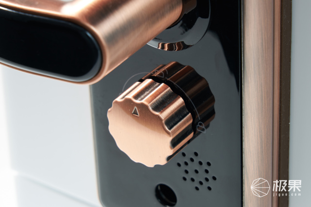 家庭守护第一关卡！五大智能门锁横评：安全原来这么多门道