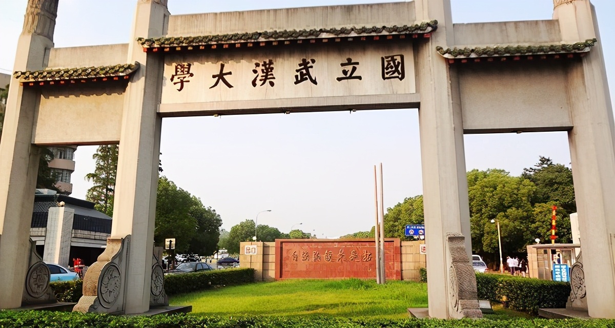 武汉大学一学生坠楼身亡，疑似考研发挥失常，大家觉得值得吗？