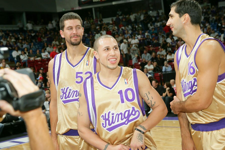 nba球衣为什么便宜(那些你没见过的NBA绝版球衣，虽然很丑，但现在却价值连城)