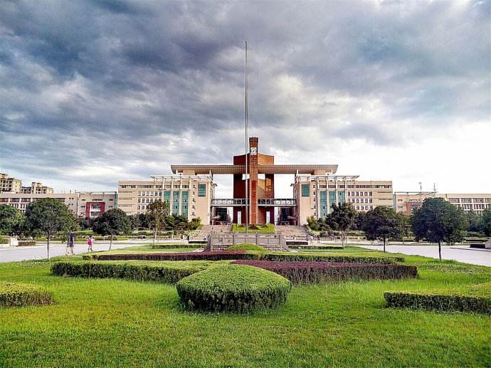 陕西“美女学霸”：一首诗高分通过“中国第一考”，现已保研人大！