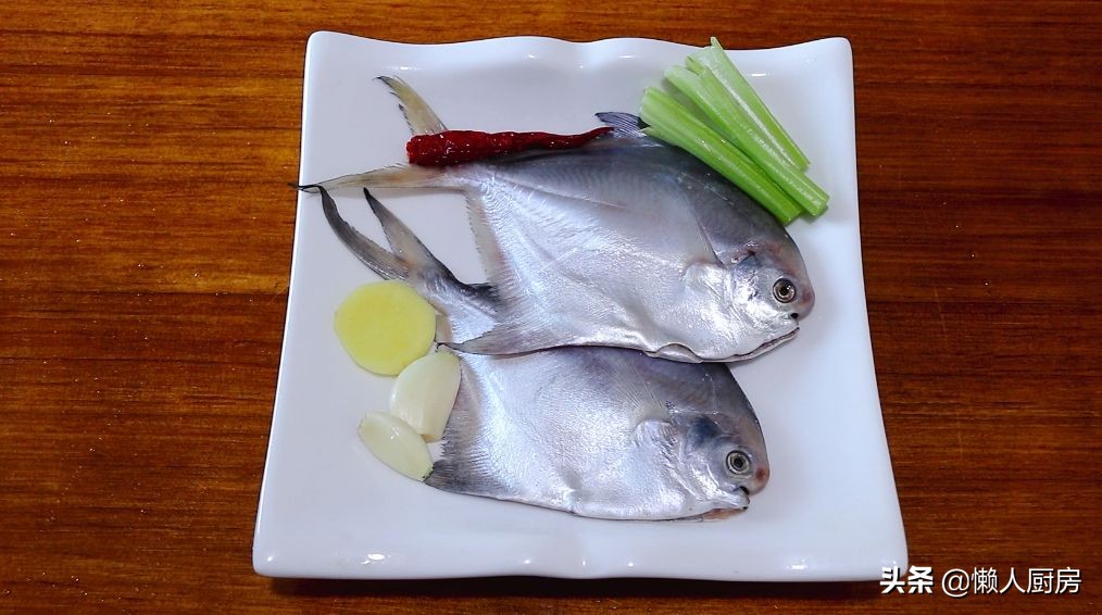 红烧金鲳鱼做法(美味鲜香，家常红烧金鲳)