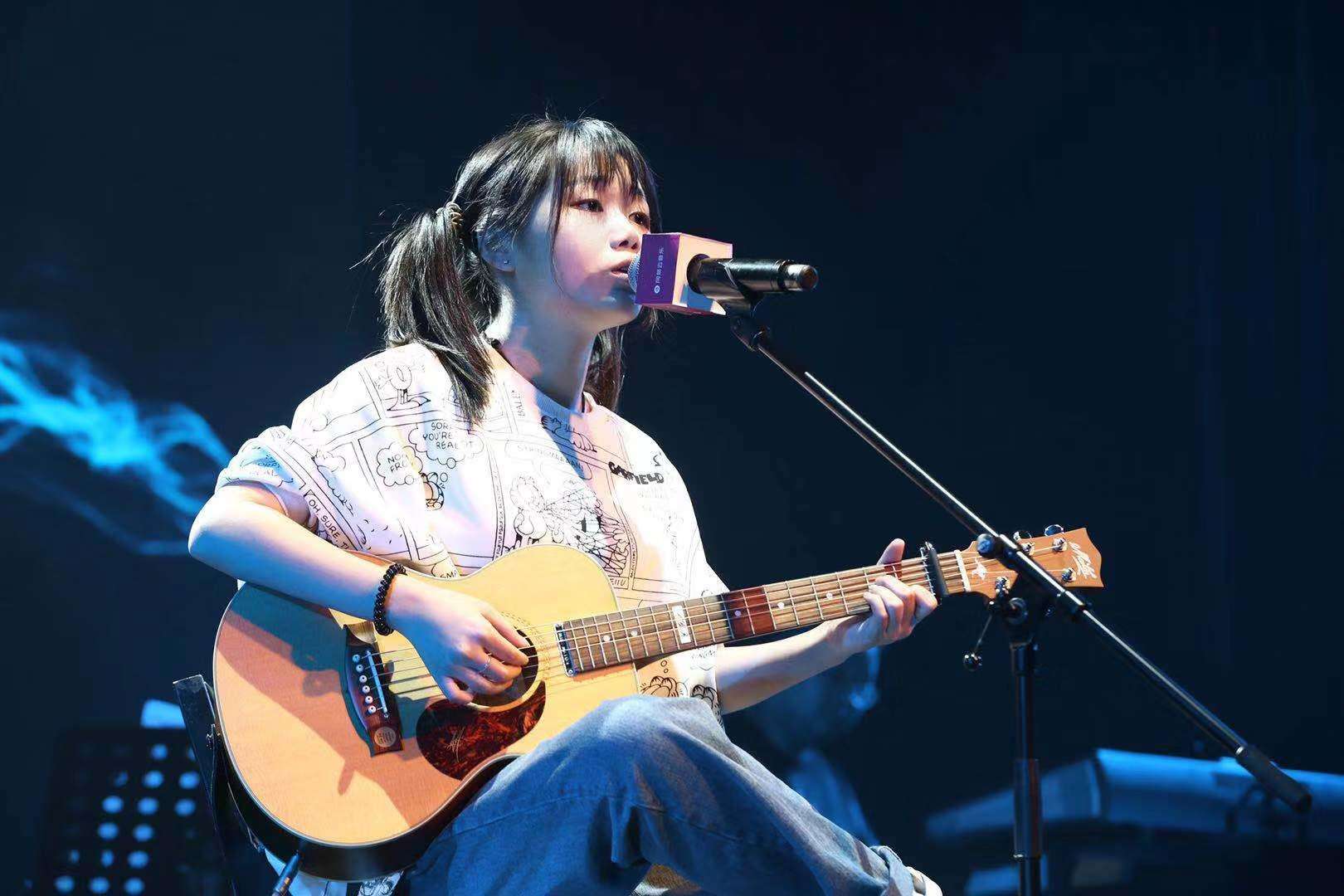 花粥的音乐道路：辍学、抄袭、骂战、黑粉无数，本人回应绝了