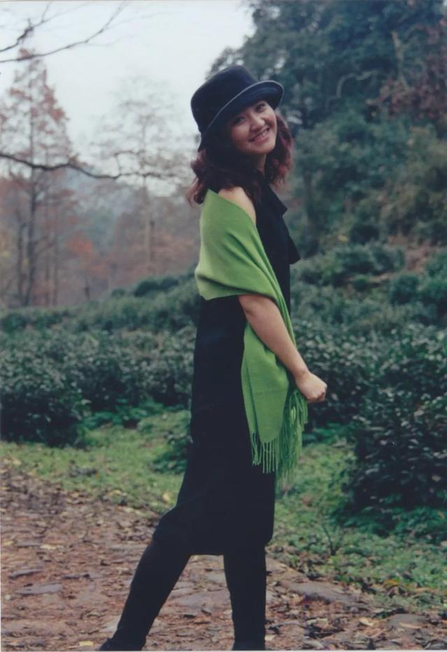 凭借《城南旧事》中“英子”一角一夜成名的沈洁为何销声匿迹了？