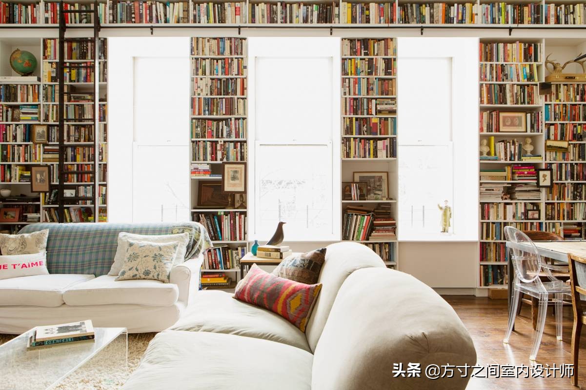 親子房設計客廳+書房的結合，不但可以會客，而且可以閱讀看書