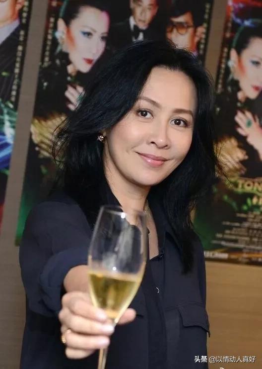 梁朝伟老婆(刘嘉玲与梁朝伟相爱33年，为何无儿女？其因警示结婚男女)