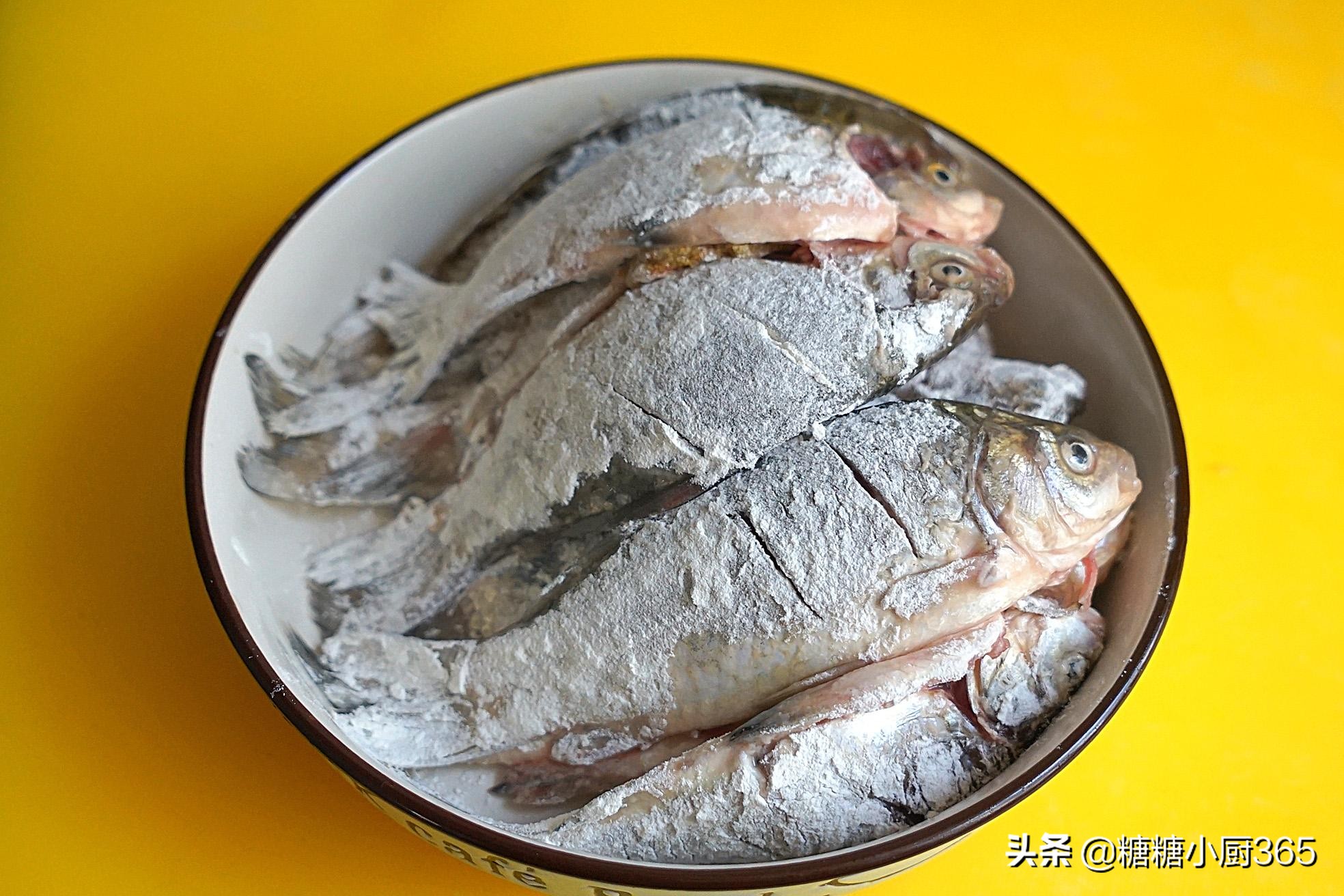 别看这么大的鱼个头小，却最鲜美，每次熬一锅，连汤汁都不剩