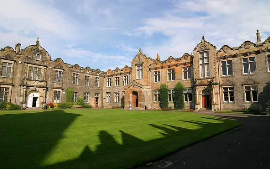 2022年英国大学本科录取门槛更新：伯明翰、杜伦、利兹、诺丁汉