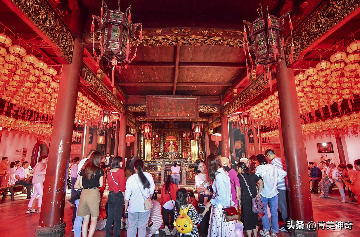 夜往葛仙村，瞧一瞧仙人的夜生活；晨登葛仙山，上一柱平安祝福香