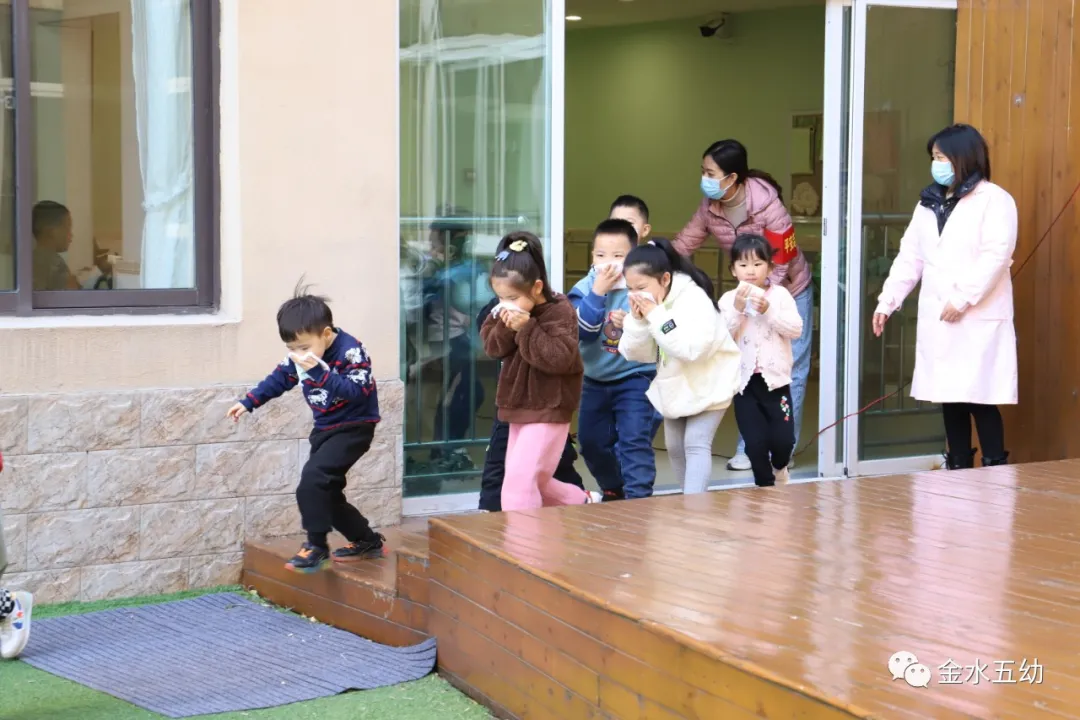 关注消防 防患未“燃”-金水区第五幼儿园消防安全培训（一）