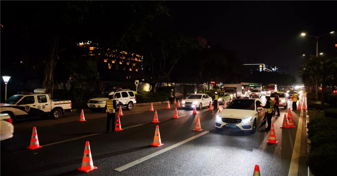 珠海交警开启首场大规模整治行动，司机插队打尖被罚:人有三急！