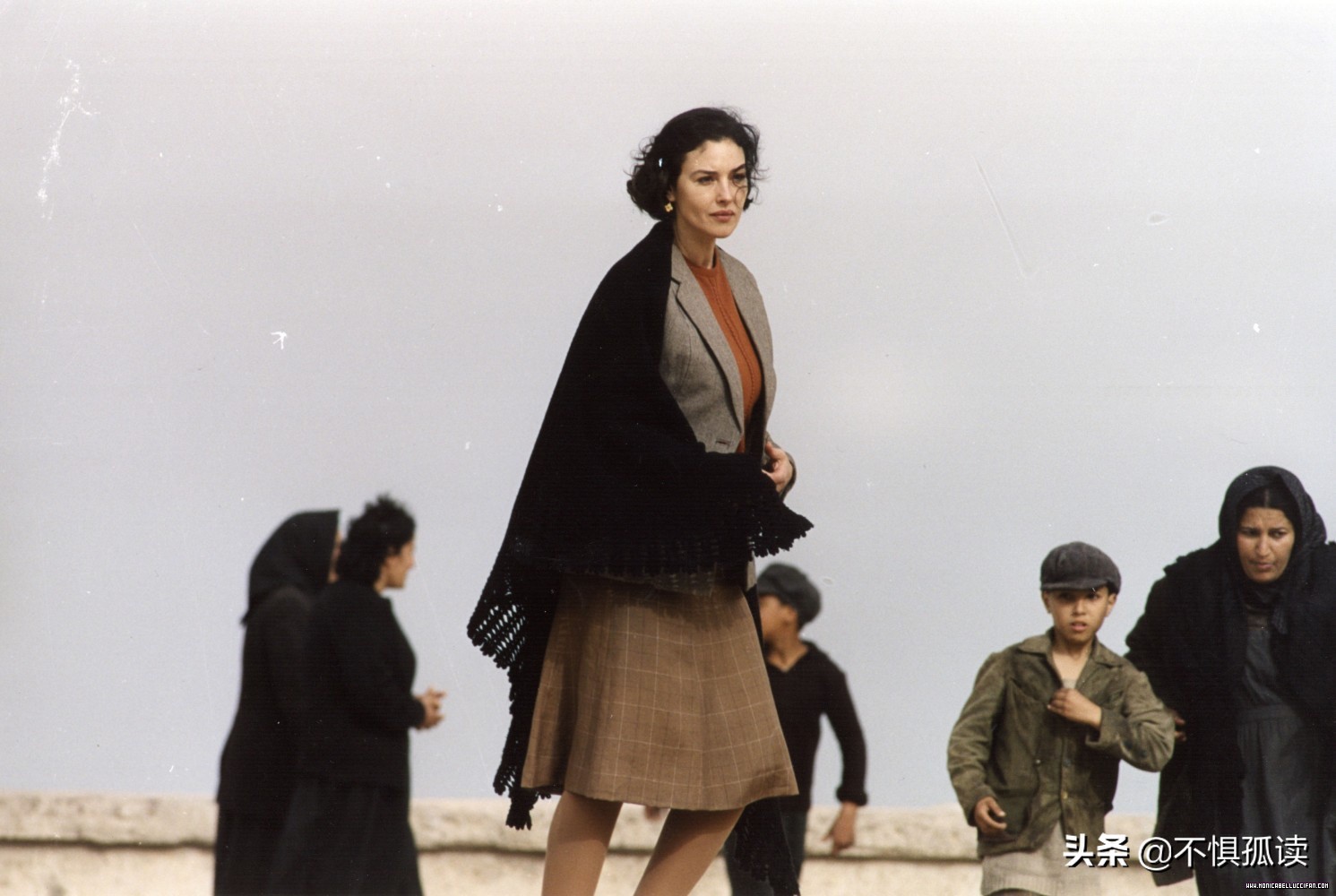 《西西里的美丽传说》：她因为太美丽，被嫉妒的女人群殴、剃光头