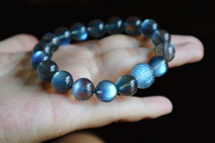 拉长石（灰月光石）和月光石哪个贵？