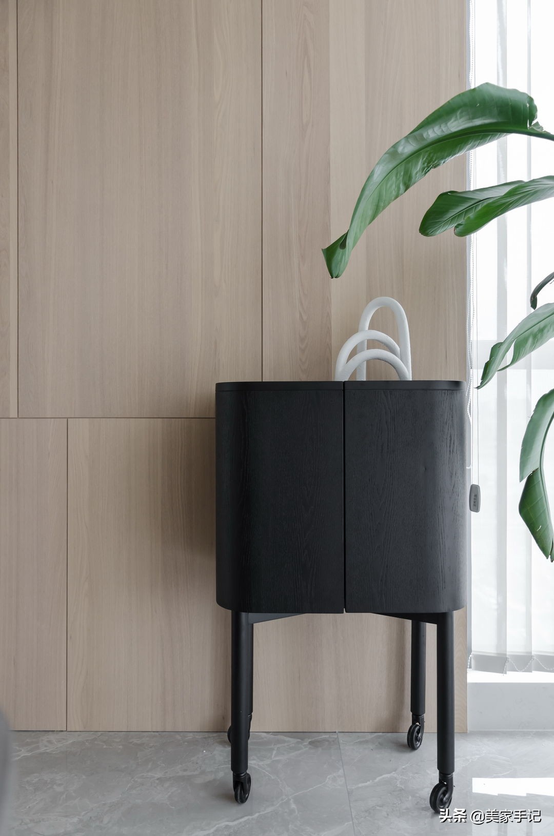 坚持极简主义的江苏夫妇，把家装修得一尘不染，看着都高级