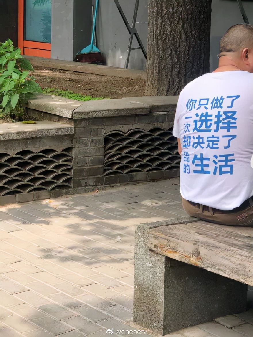 这些衣服的slogan不止酷，还有态度