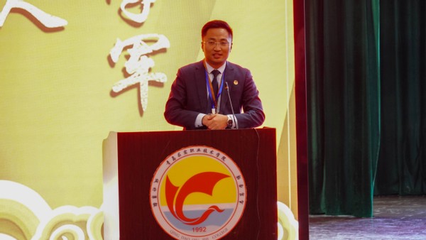 青岛求实职业技术学院举行第六届三次教职工代表大会