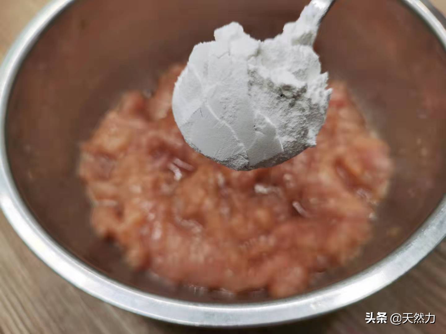 木须肉是传统的经典名菜，做法简单，步骤是关键，看一遍就能学会