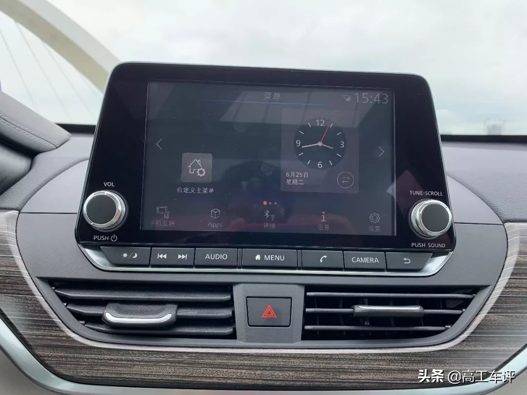 试驾最快沙发，暴躁亦安静的车格分裂症患者