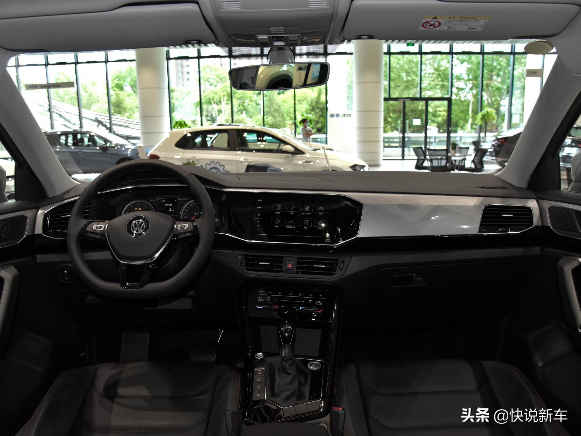 后排空间宽裕，造型优雅动感，性价比不输汉兰达，带你看大众探岳