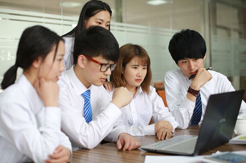 【学历排行】高收入专业盘点！大专、本科哪个更赚？看这榜你就知道了！