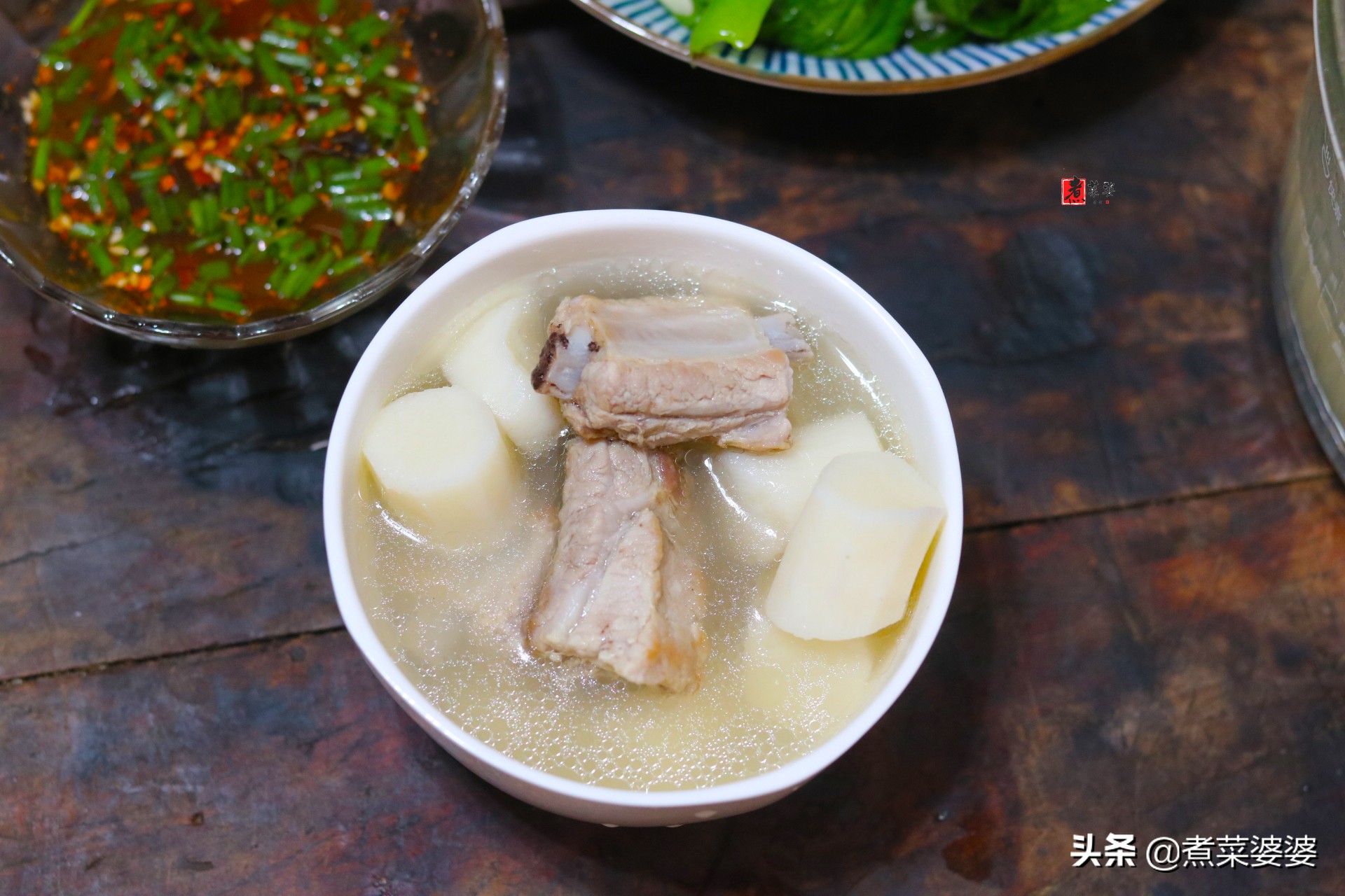 炖排骨时，谨记“二放三不放”，排骨香味十足，鲜嫩还没有腥味