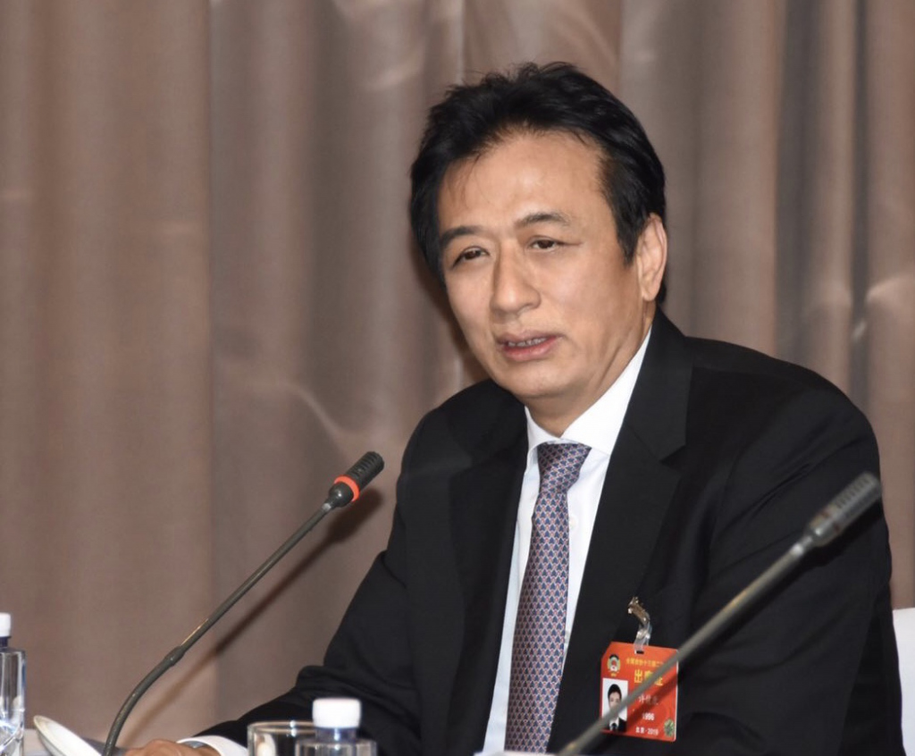 许健康1952年出生于福建晋江,其父亲是一名村医,长期给人看病仅收取