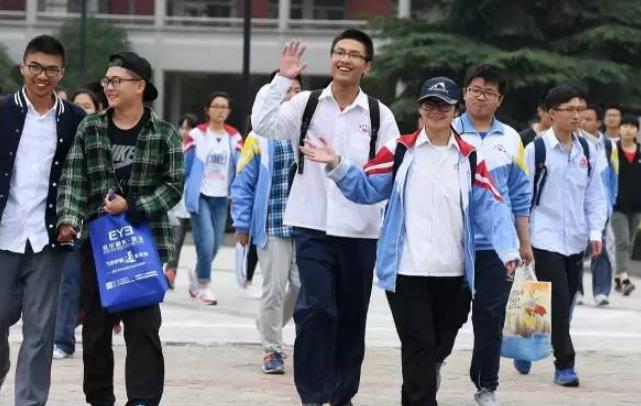 考生500多分上清华，被网友质疑期末会挂科，如今过得让人很羡慕