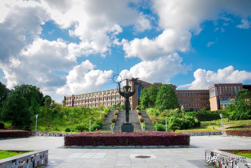 景德镇陶瓷大学：中国唯一以陶瓷为特色的多科性本科高等学校